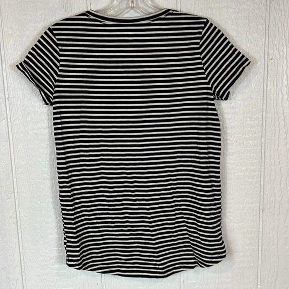 Girls Old Navy Black and White Striped Tee - Picture 4 of 4